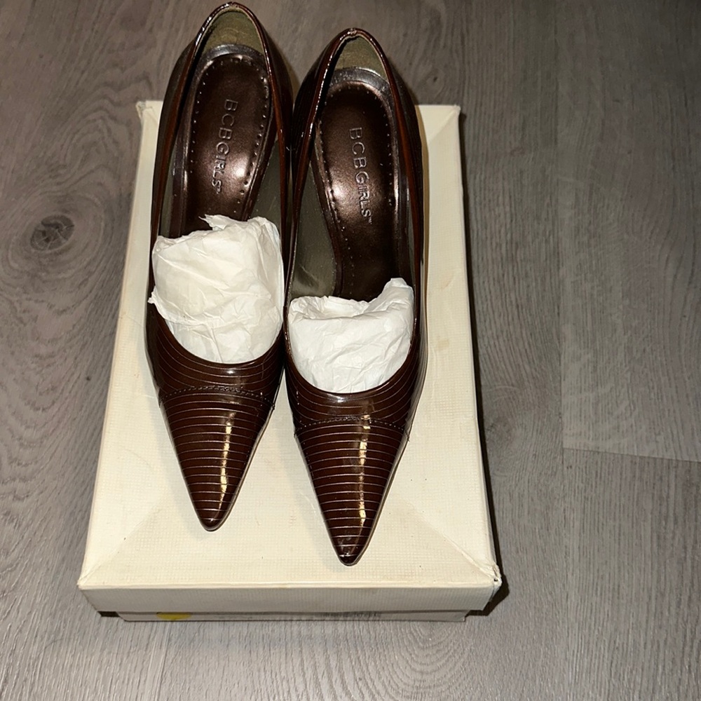 BCBG Rust/Bronze Laser Paten Heels size 5.5